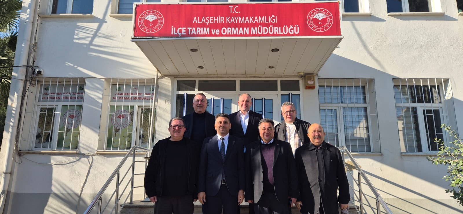 Ba�kan�m�z Yeni G�reve ba�layan Ala�ehir �l�e Tar�m ve Orman M�d�r�n� Makam�nda Ziyaret etti. 
